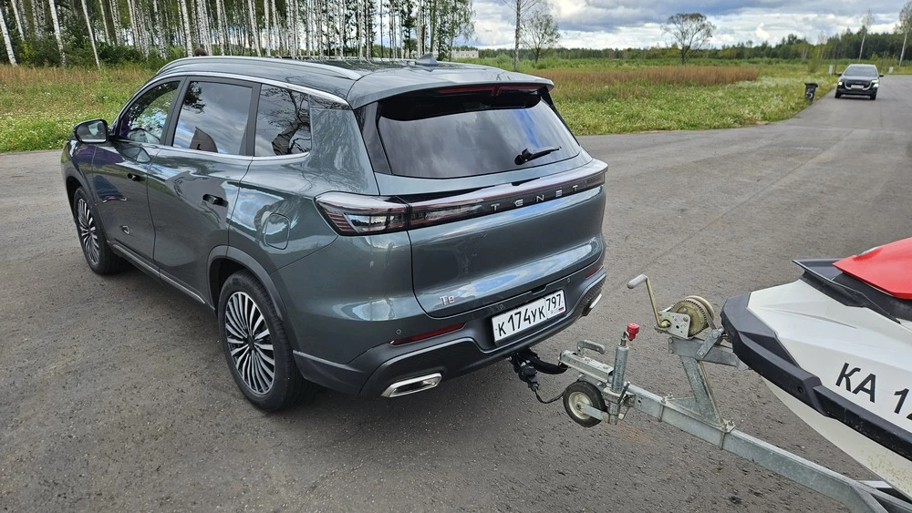 Tenet T8 сбоку сзади фаркоп прицеп