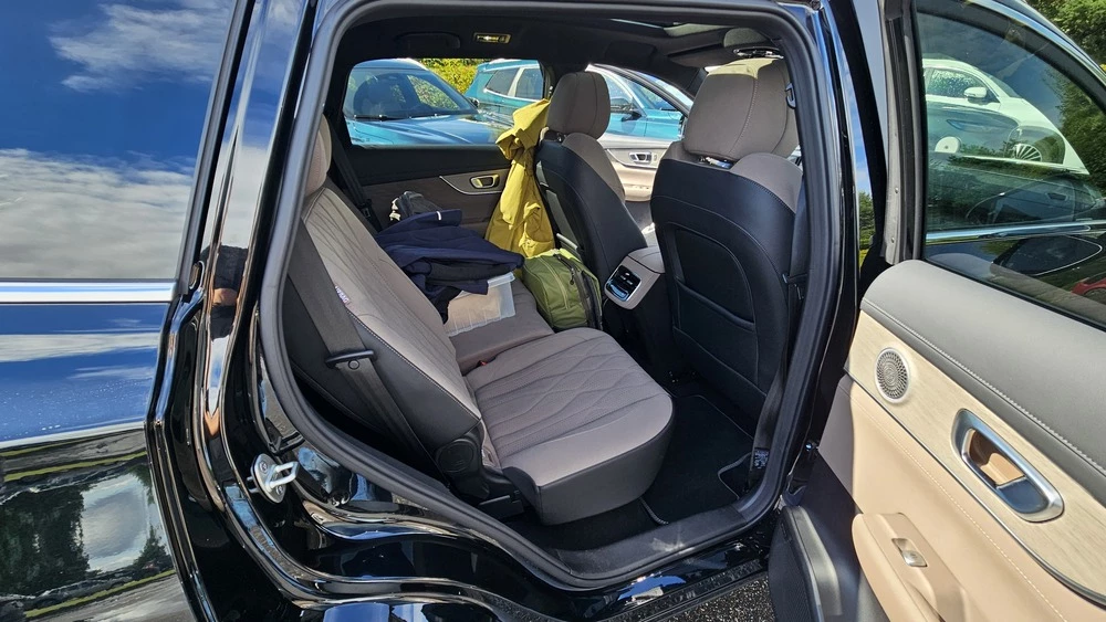 Tenet T8 салон интерьер сиденья второй ряд