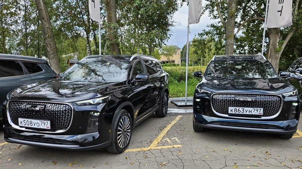 Tenet T8 сбоку спереди