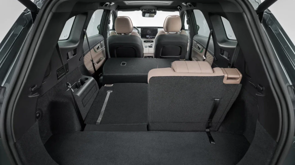В салоне Tenet T8 размещается три ряда сидений