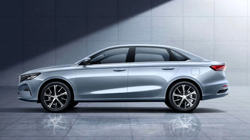 седан Belgee S50 сбоку