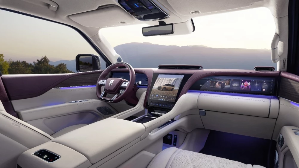 YangWang U8L салон интерьер первый ряд