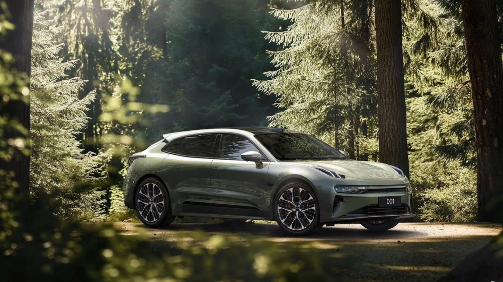 zeekr 001 обновленный 2026 модельного года салон сбоку спереди 