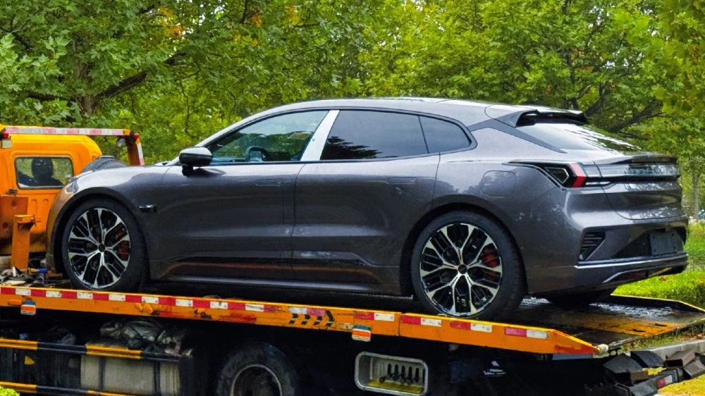 zeekr 001 обновленный 2026 модельного года салон сбоку сзади