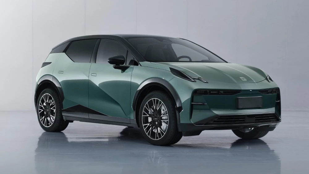 В Китае раскрыли характеристики обновленного Zeekr X. Кроссовер стал намного мощнее Обновленный электрический кроссовер Zeekr X сбоку спереди