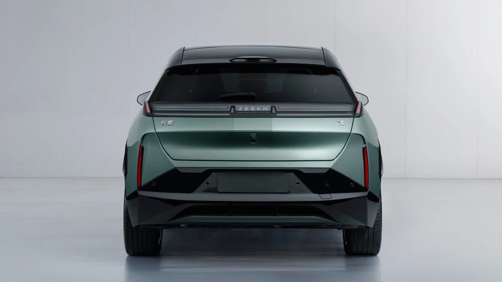 Обновленный электрический кроссовер Zeekr X сзади