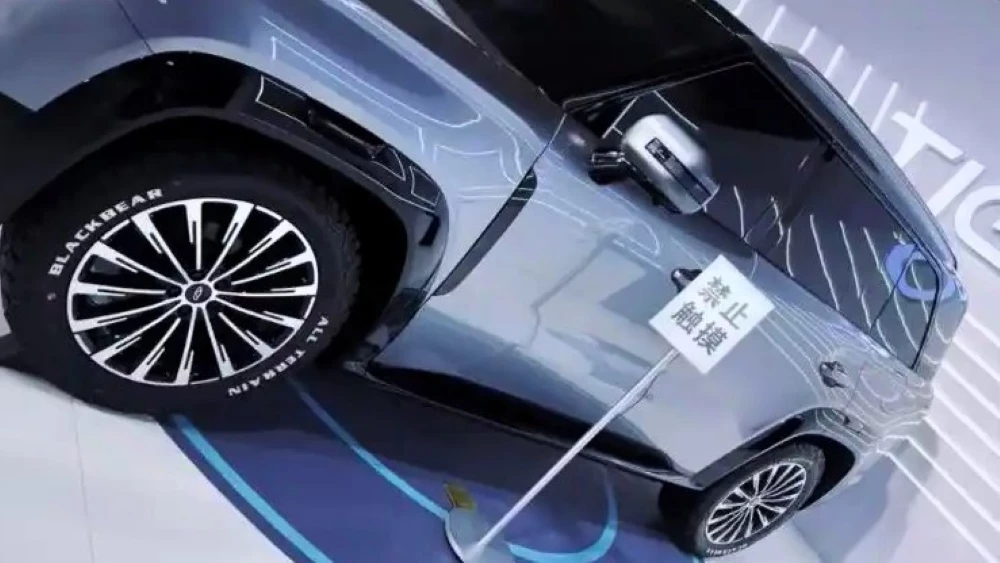 обновленный кроссовер chery tiggo 9L сбоку в Китае