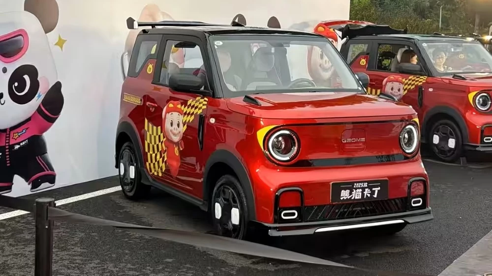 электрический ситикар geely panda mini спереди сбоку