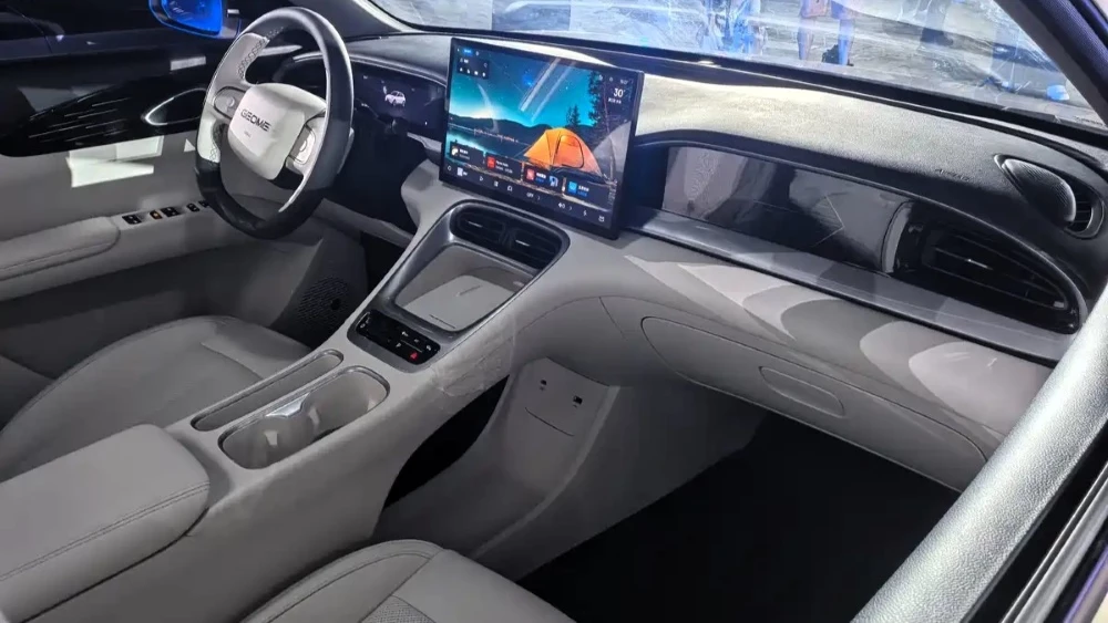 geely xingyuan обновленный 2026 старт продаж в китае интерьер