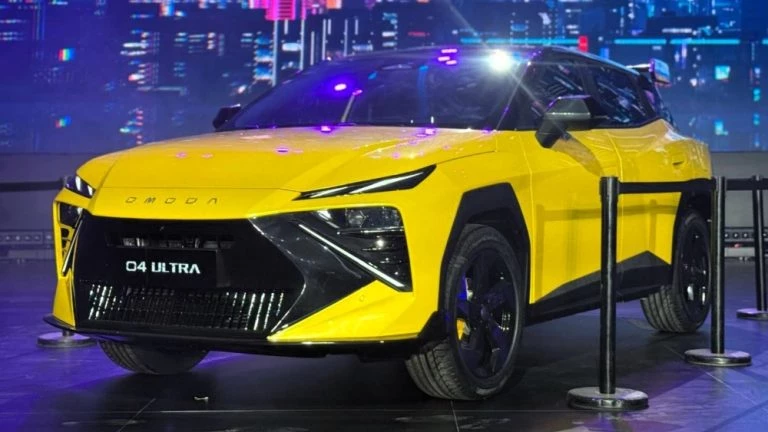 кроссовер omoda 4 ultra презентация спереди сбоку