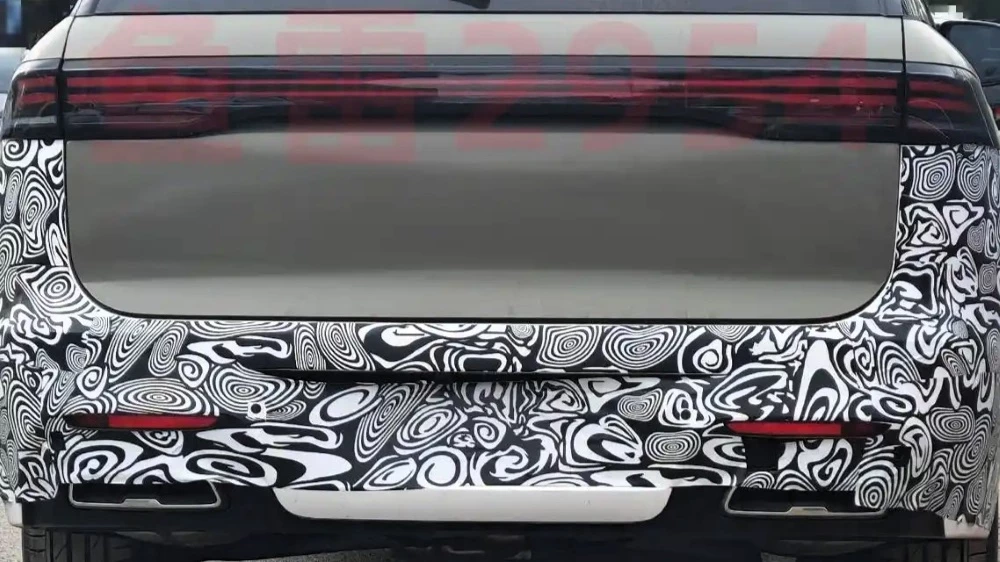 обновленный кроссовер Tiggo9 Jaecoo J8 сзади в Китае камуфляж