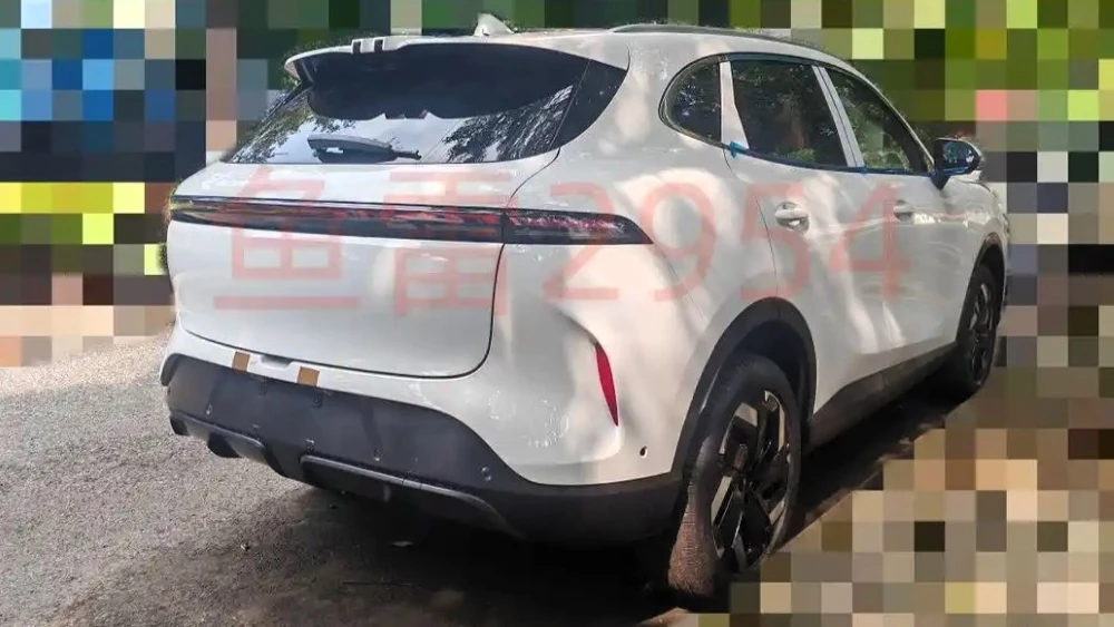 chery lepas L6 кроссовер сзади сбоку в китае