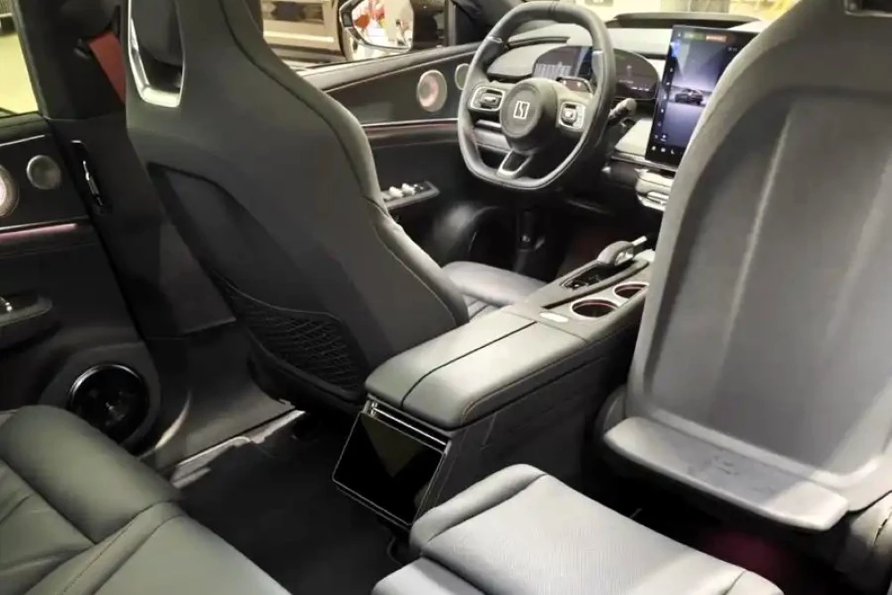 обновленный Zeekr 001 2026 интерьер у дилера Китай