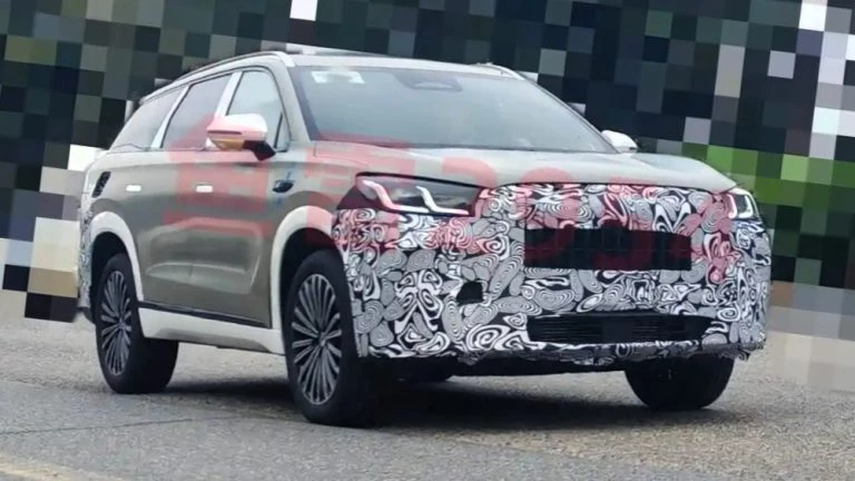 обновленный кроссовер Tiggo9 Jaecoo J8 сбоку спереди в Китае камуфляж