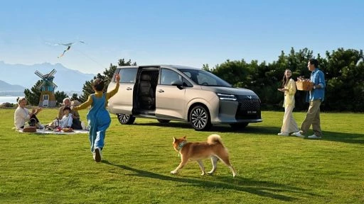 wuling starlight 730 минивэн сбоку спереди