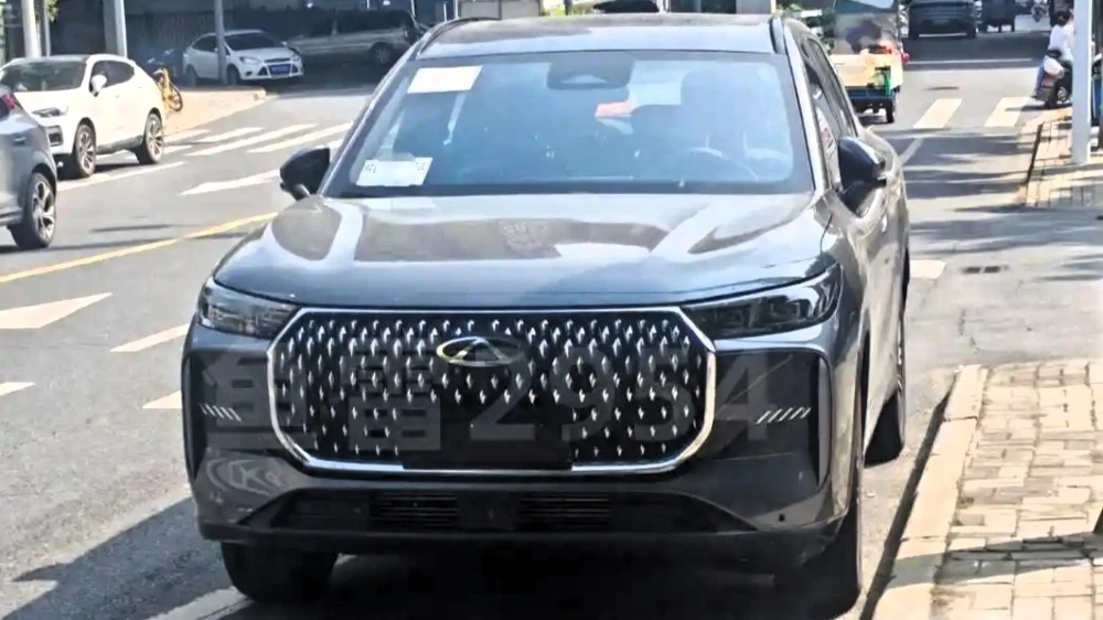 tiggo 8 pro шпионский снимок сбоку спереди кроссовер