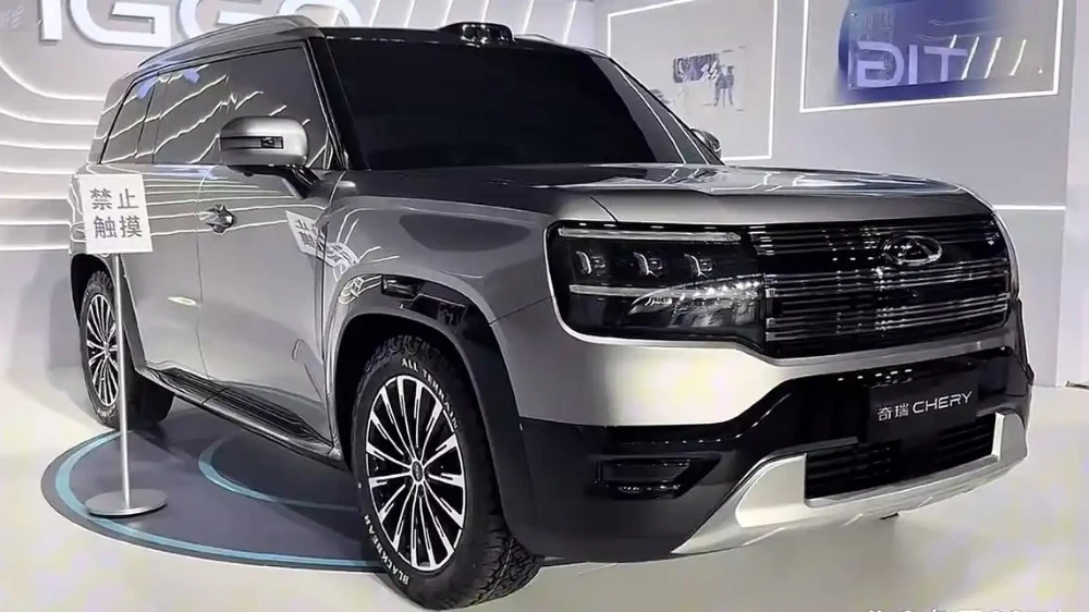 обновленный кроссовер chery tiggo 9L спереди сбоку в Китае