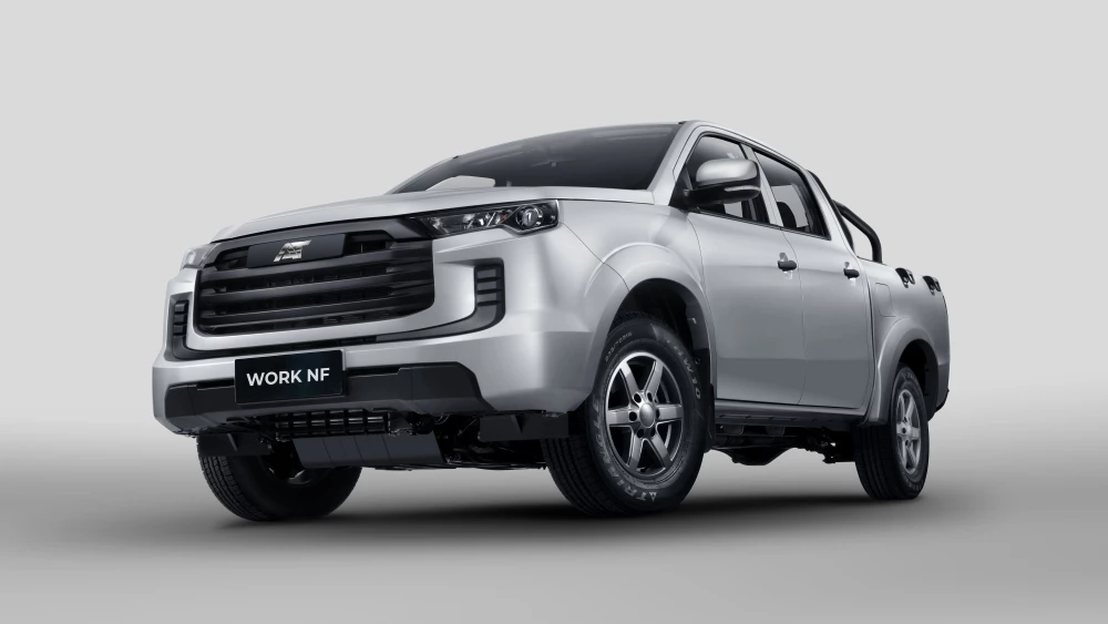 Обновленный пикап Ambertruck Work NF сбоку спереди