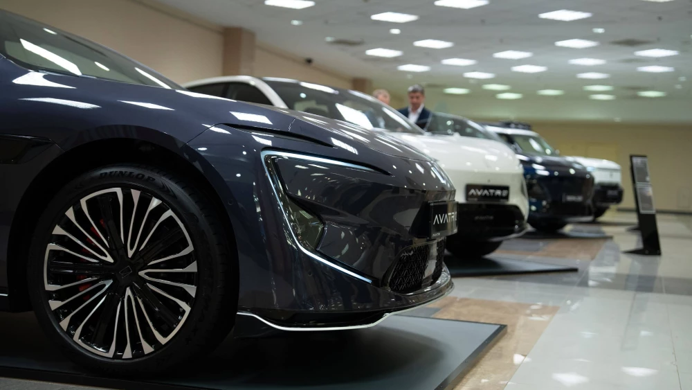 avatr 12 спортбек сбоку электрический