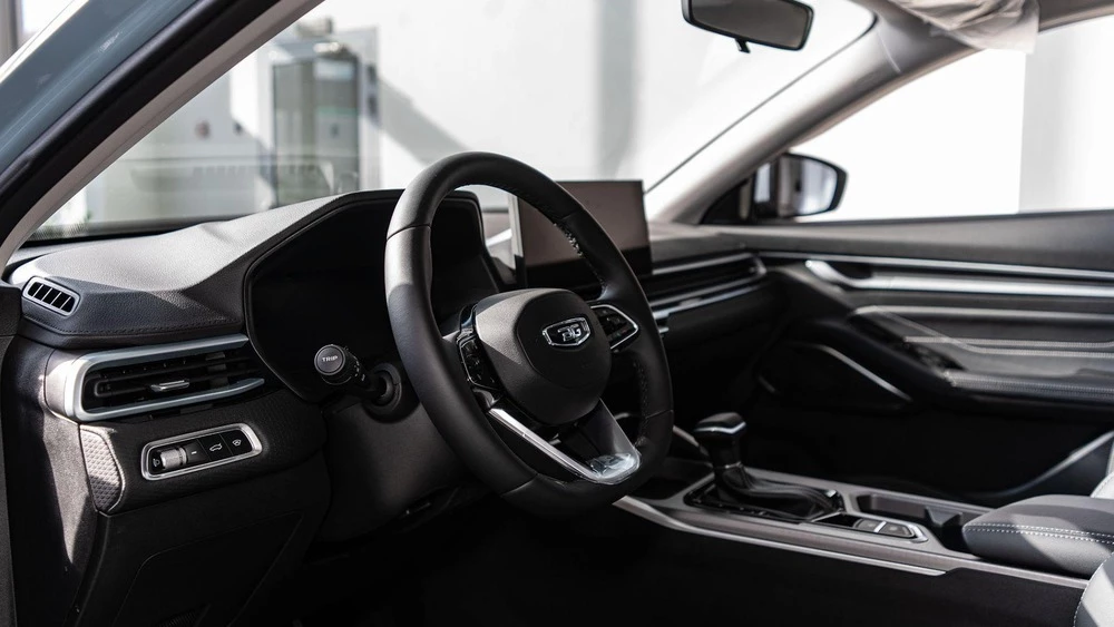 belgee s50 у дилера в автосалоне новый купить спереди салон интерьер автодин