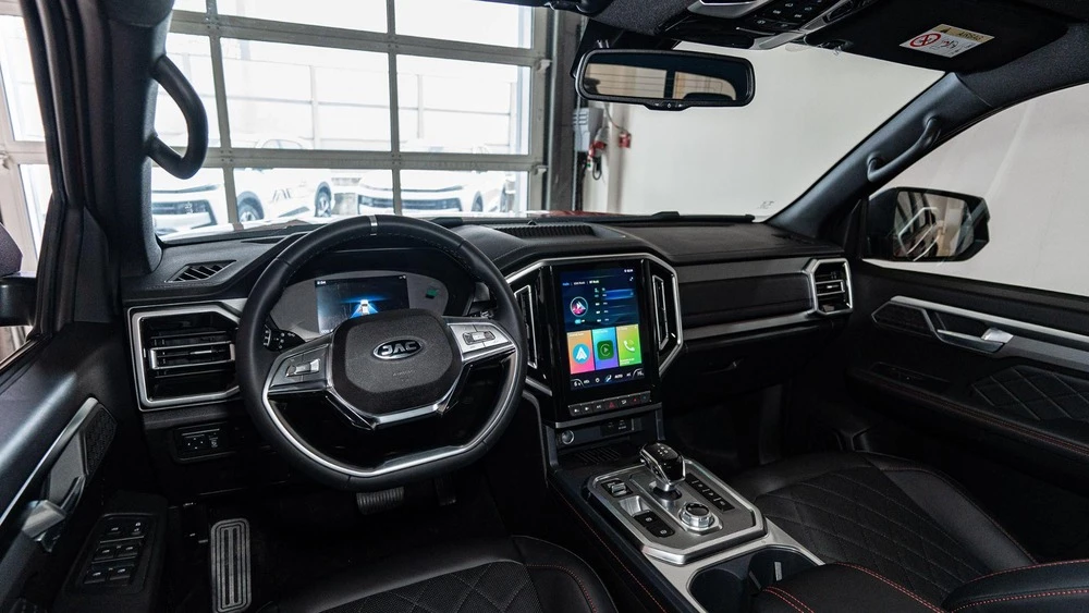 JAC T9 у дилера в автосалоне новый купить салон интерьер автодин