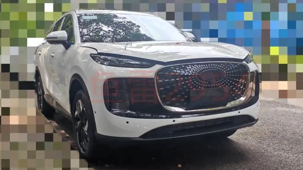 chery lepas L6 кроссовер спереди сбоку в китае