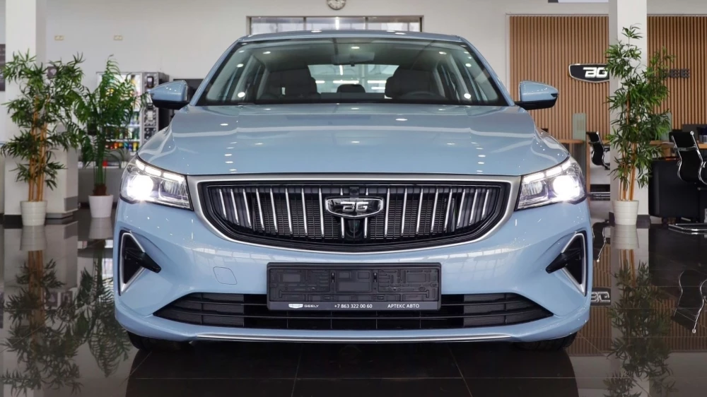 Седан Belgee S50 у дилера в автосалоне ДЦ «Артекс» Ростов спереди