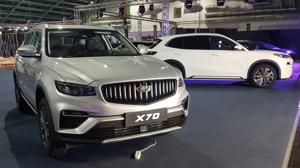 кроссовер Belgee X70 сбоку спереди моторшоу 2025 в беларуси