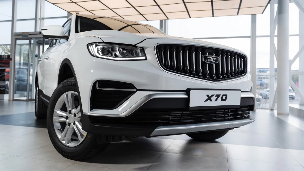 Две комплектации и передний привод. Как в РФ стартовали продажи рестайлингового Belgee X70 Обновленный кроссовер Belgee X70 в ДЦ «Мартен Вологда» спереди в автосалоне купить новый у дилера