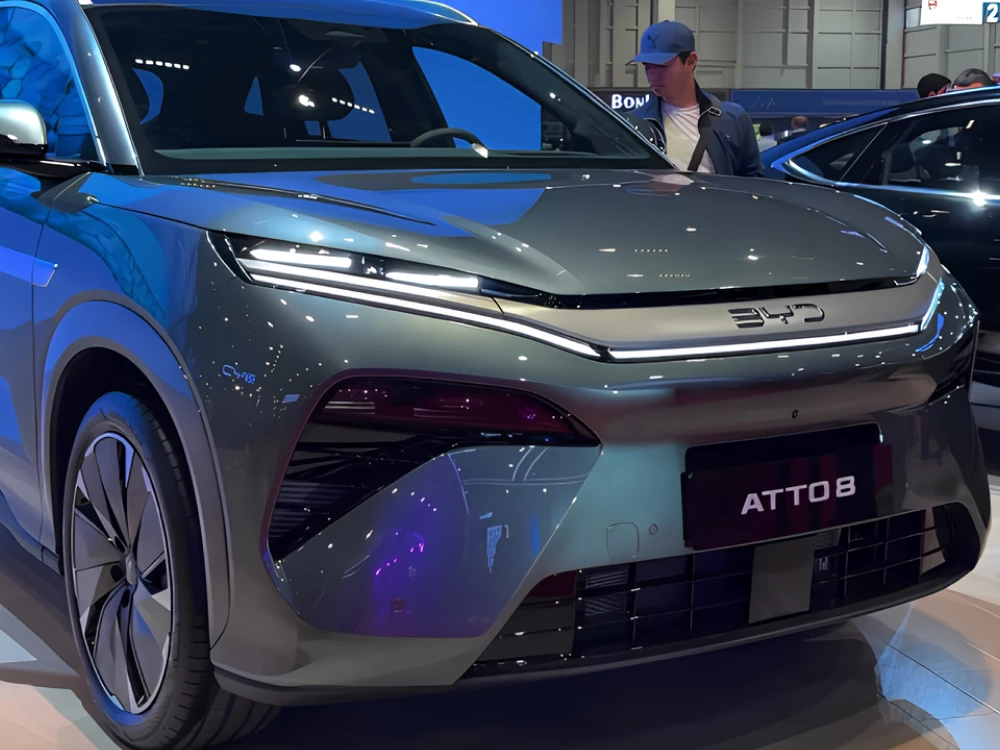 byd tang l atto 8 кроссовер сбоку спереди