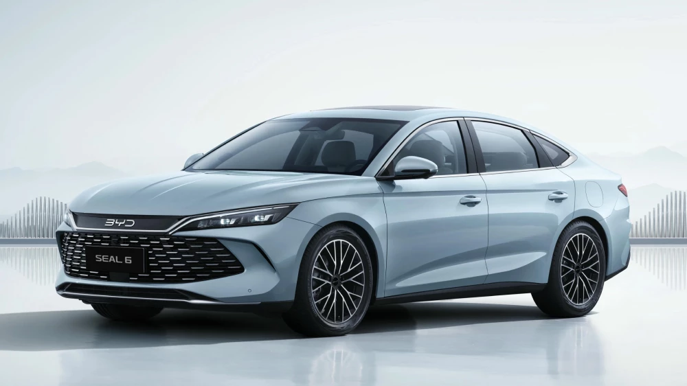 Гибридный седан BYD Seal 6 вышел в предзаказ в Узбекистане. В Китае новинку знают как Qin L byd seal 6 гибридный седан предзаказ сбоку спереди узбекистан цена комплектация оснащение