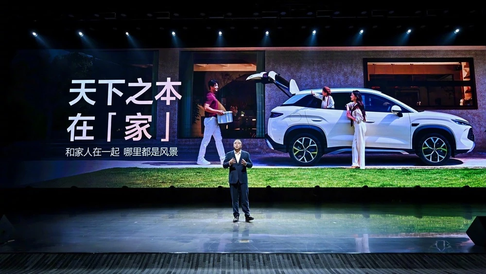 Презентация кроссовера BYD Song L DM-i 2026 модельного года