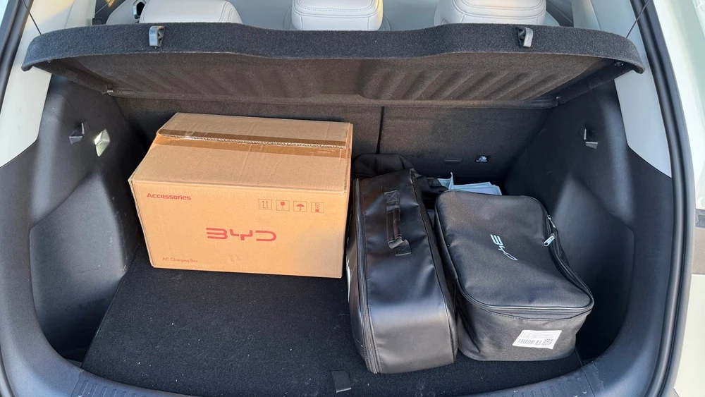 BYD Yuan салон интерьер багажник