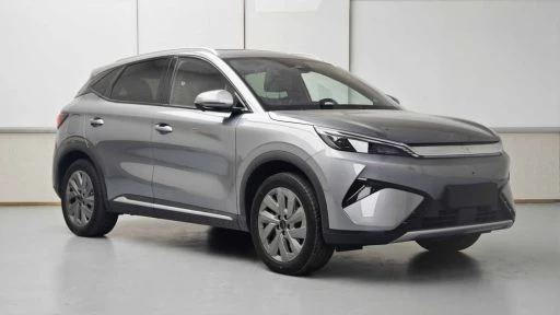 Обновленный BYD Yuan Plus сбоку спереди
