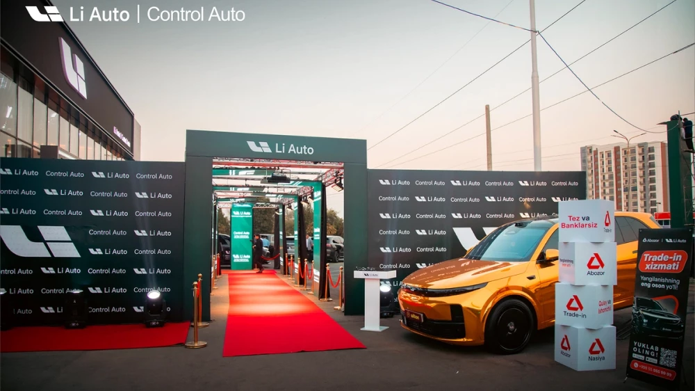 Li Auto запустила продажи в Узбекистане l9 кроссовер сбоку спереди золотой