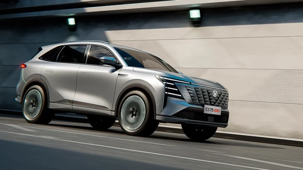 Changan CS75 Plus четвертого поколения добрался до Казахстана. Сколько стоит и как оснащается Кроссовер Changan CS75 Plus четвертого поколения в казахстане сбоку спереди в динамике