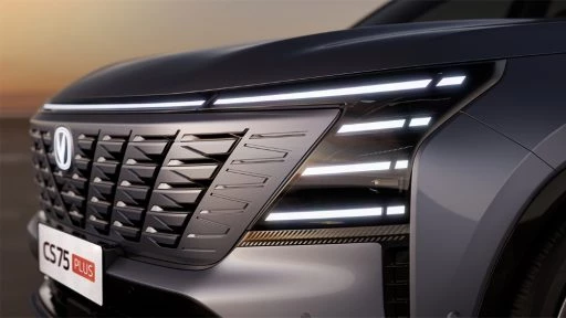 Кроссовер Changan CS75 Plus четвертого поколения в казахстане спереди решетка радиатора