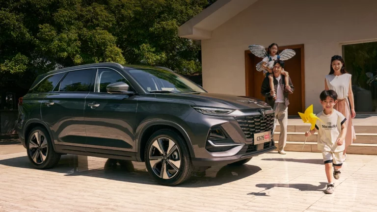 changan cs75 pro сбоку спереди кроссовер появится в россии