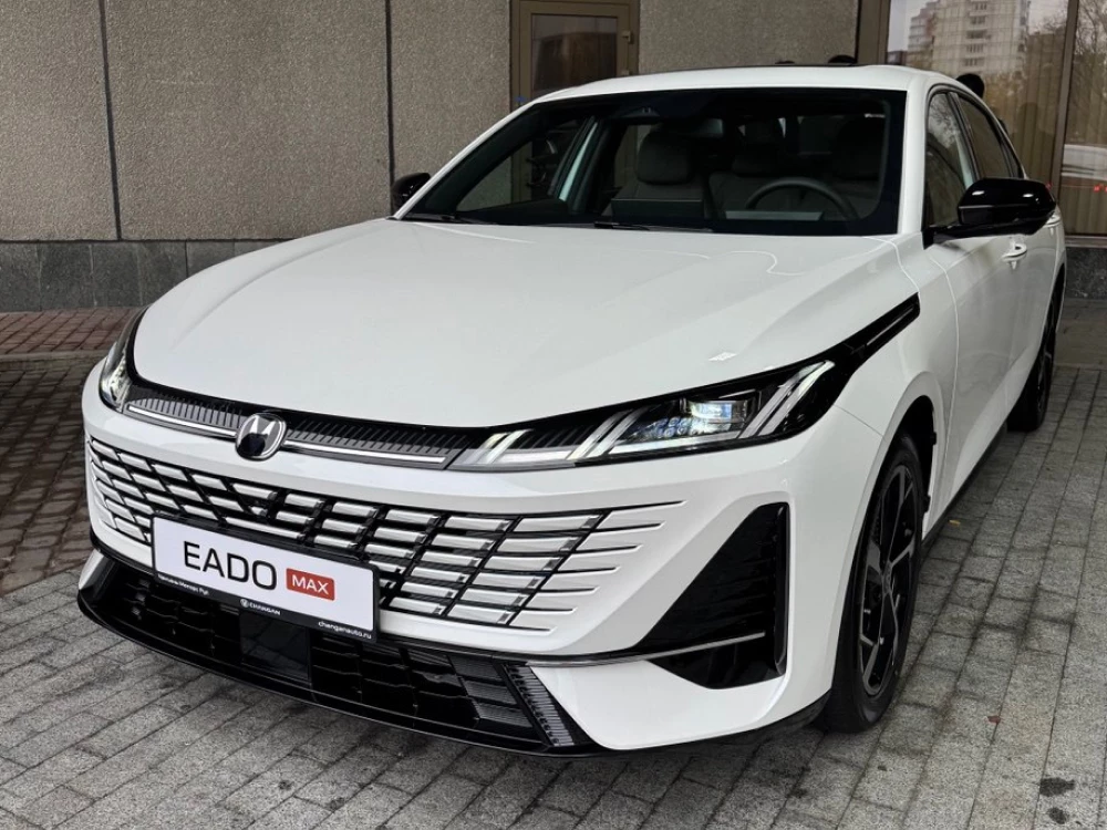 changan eado max седан белый сбоку спереди