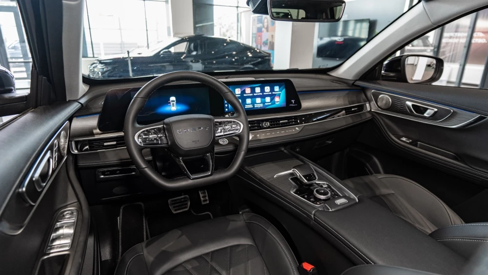 Chery Tiggo 8 Pro у дилера в автосалоне новый купить салон интерьер автодин