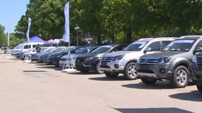 Хэтчбэк Pyeonghwa Lada Xray в северной корее кндр 