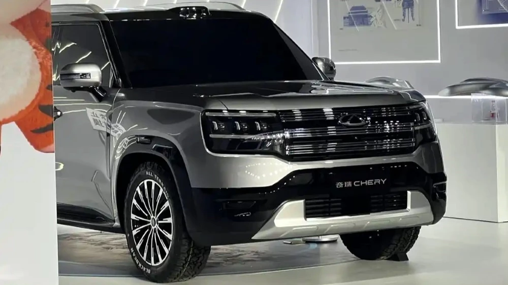 обновленный кроссовер chery tiggo 9L спереди сбоку в Китае