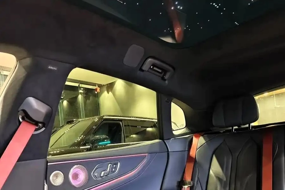 обновленный Zeekr 001 2026 интерьер у дилера Китай