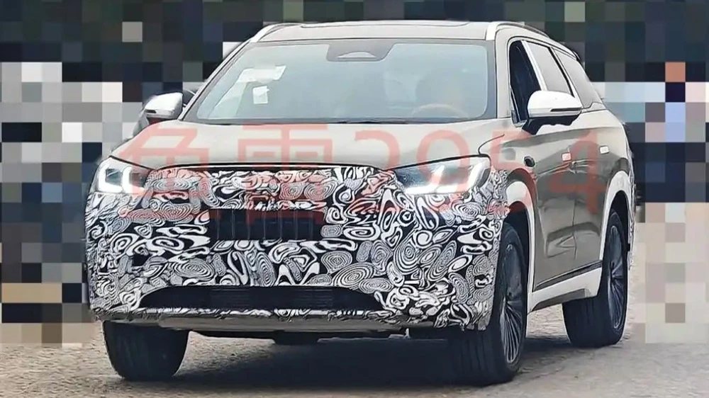 обновленный кроссовер Tiggo9 Jaecoo J8 сбоку спереди в Китае камуфляж