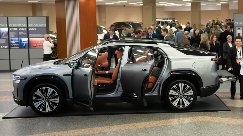 deepal e07 кроссовер пикап автомобиль трансформер сбоку серебряный гибрид