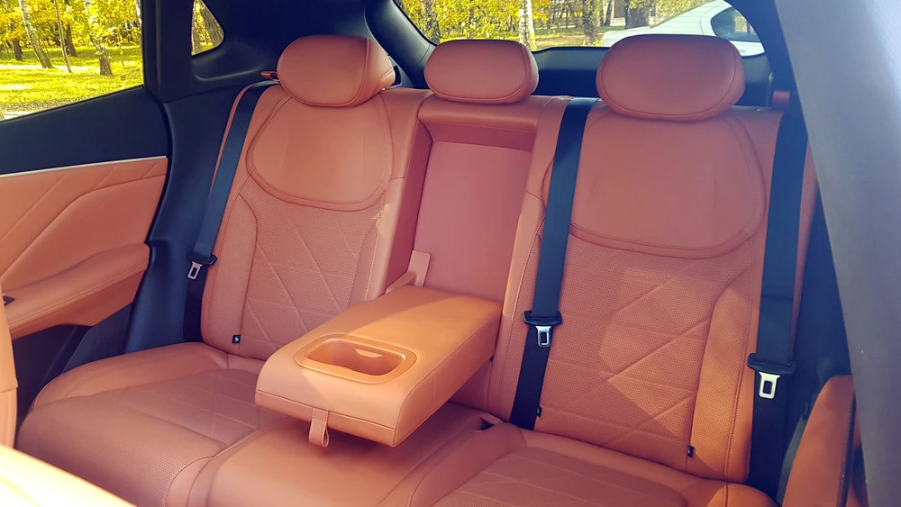 Электрический кроссовер Deepal S05 в Беларуси салон интерьер сиденья второй ряд