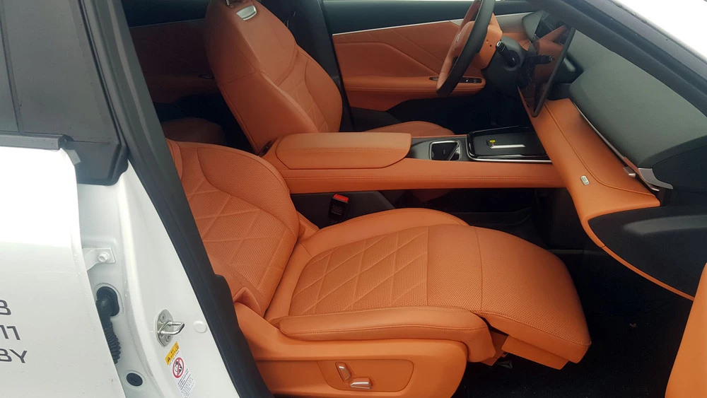 Электрический кроссовер Deepal S05 в Беларуси салон интерьер сиденье пассажирское передний ряд нулевая гравитация