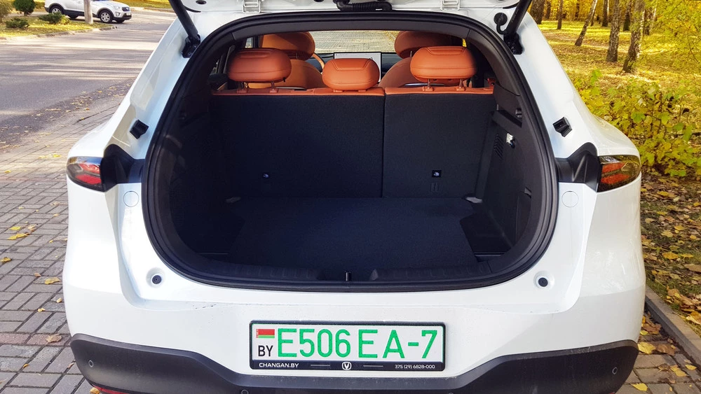 Электрический кроссовер Deepal S05 в Беларуси салон интерьер багажник