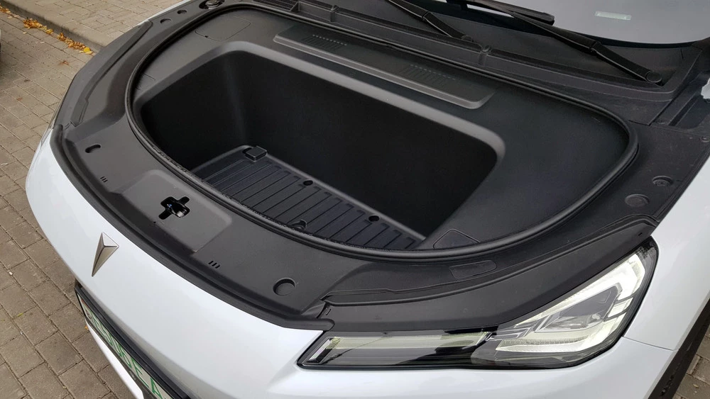 Электрический кроссовер Deepal S05 в Беларуси спереди багажник