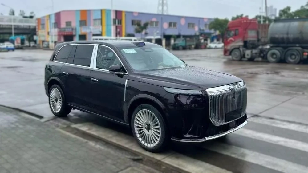 voyah taishan сбоку спереди гибридный флагманский полноразмерный кроссовер китай